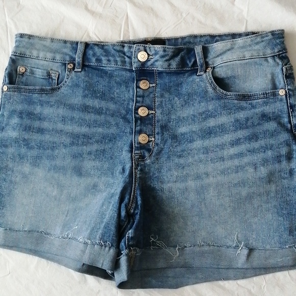 Jordache Jeans Shorts - Picture 2 of 5